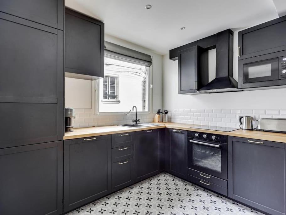 Amazing Apartment: 2br/4p -bastille/saint Ambroise Apartment